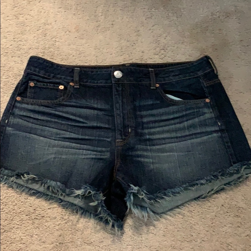 Frayed denim shorts